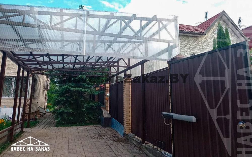 Односкатный навес для автомобиля 4 на 7 м с сотовым поликарбонатом в Витебске и области Односкатный навес для автомобиля 4 на 7 м с сотовым поликарбонатом