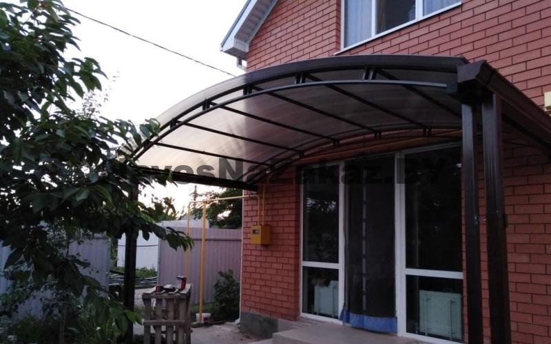 Навес над крыльцом из поликарбоната 5 на 3 м в Витебске и области Навес над крыльцом из поликарбоната 5 на 3 м